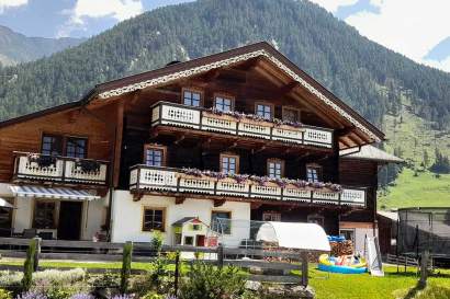 01_pahlhof_sommer_kals-am-grossglockner.jpg